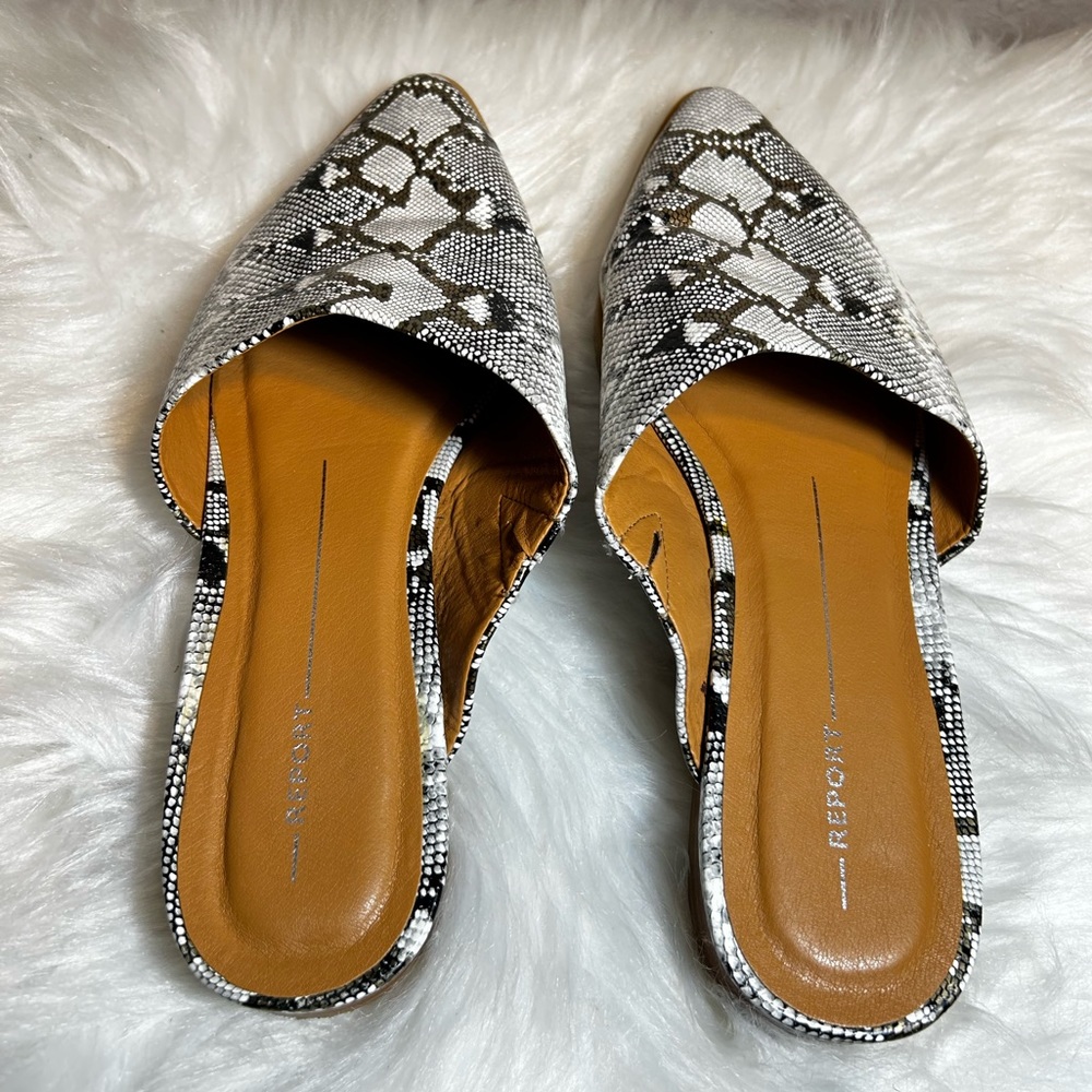 Report Illumi Asymmetrical Pointed Toe Snakeskin Flat Mule Size 8 - Picture 7 of 9